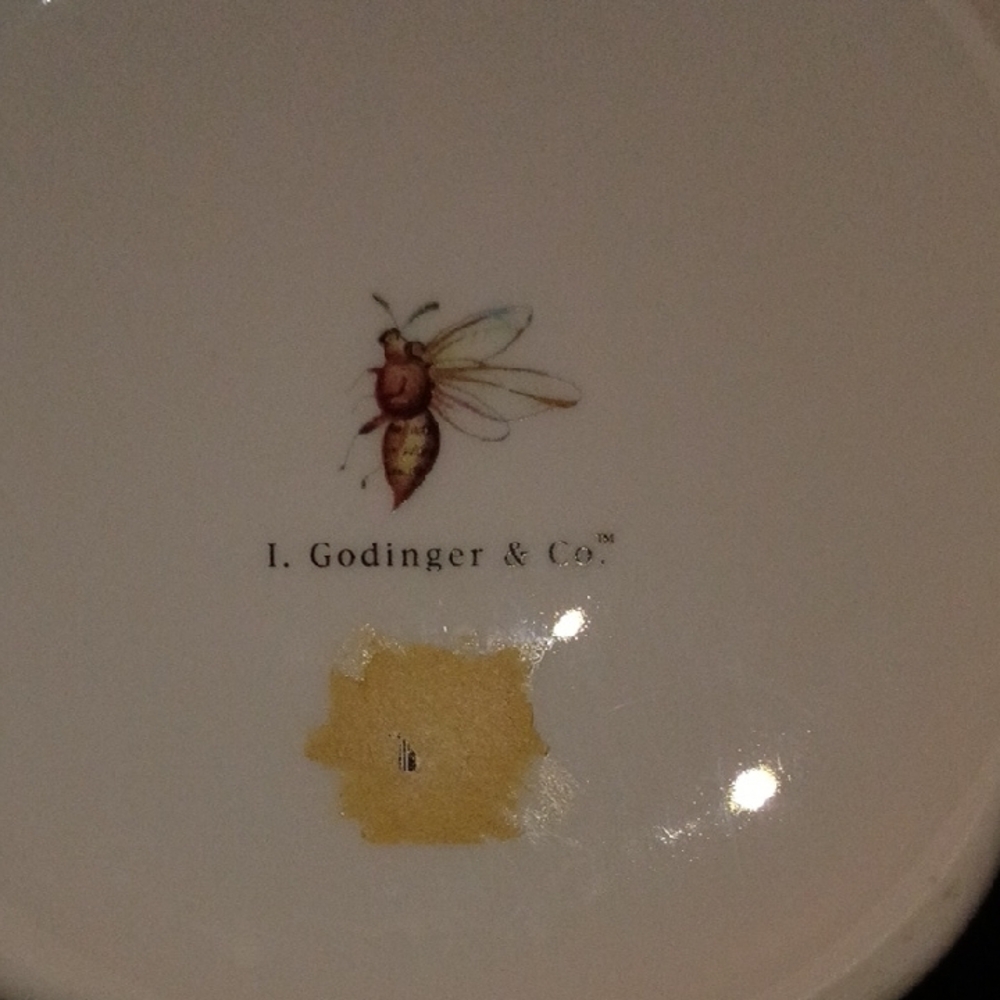 Godinger Ceramic Pitcher with Bee Design - Picture 2 of 3